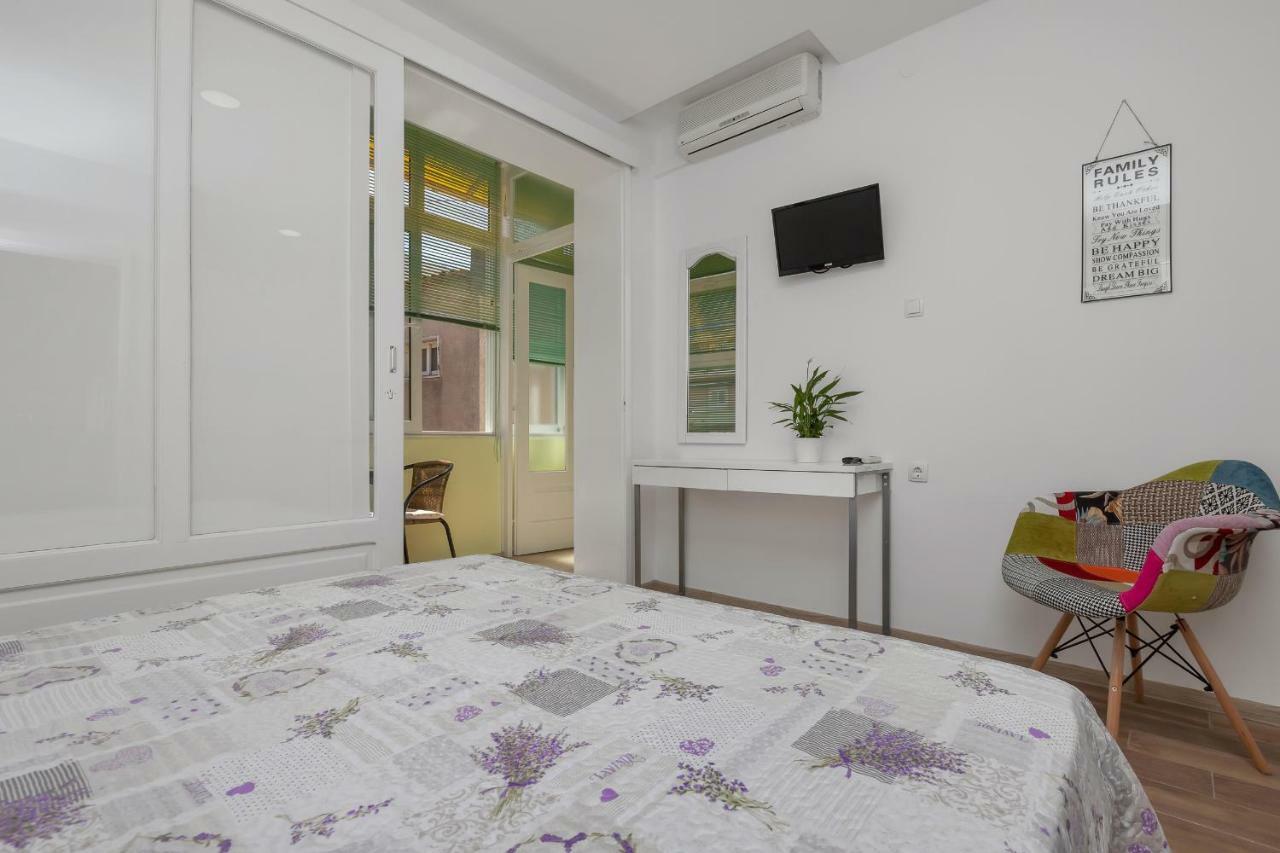 Sun&Sea Studio Apartment For 2 Makarska Bagian luar foto